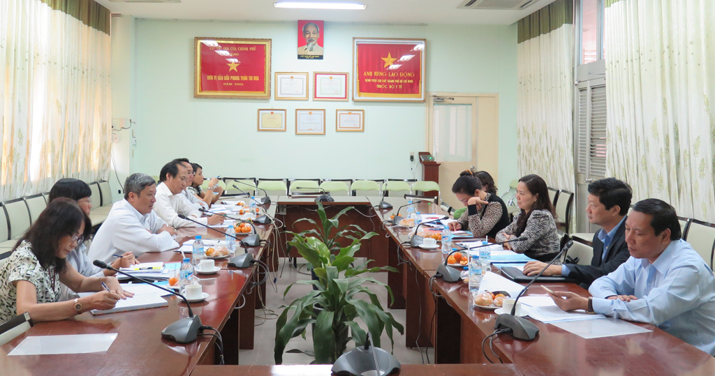 Đoàn kiểm tra của Bộ Y Tế, do Bà Trần Thị Bích Hằng, Chủ tịch Công đoàn Y Tế Việt nam - phó Ban vì sự Tiến bộ phụ nữ của Bộ Y Tế làm trưởng đoàn, đến làm việc tại bệnh viện