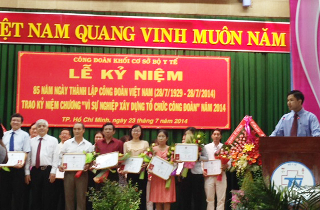 Tổng Liên Đoàn Việt Nam trao tặng Kỷ niệm chương cho 3 Đoàn viên công đoàn BV Chợ Rẫy