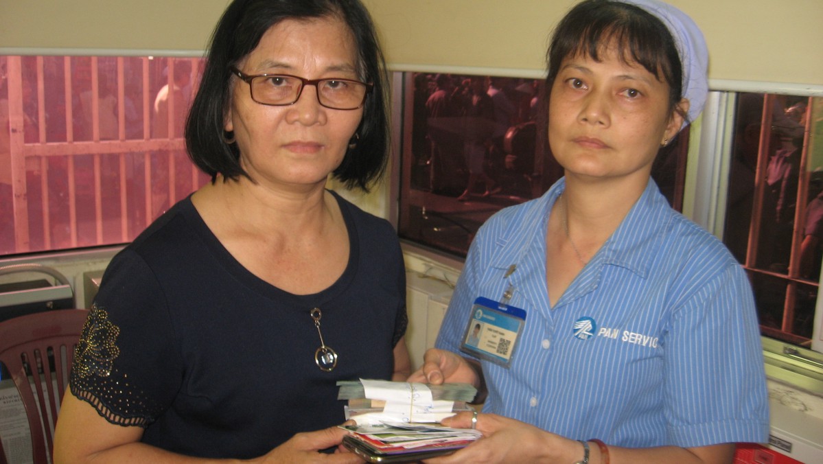 Trả lại hơn 102 triệu đồng cho thân nhân bệnh nhân để quên tại Bệnh viện Chợ Rẫy