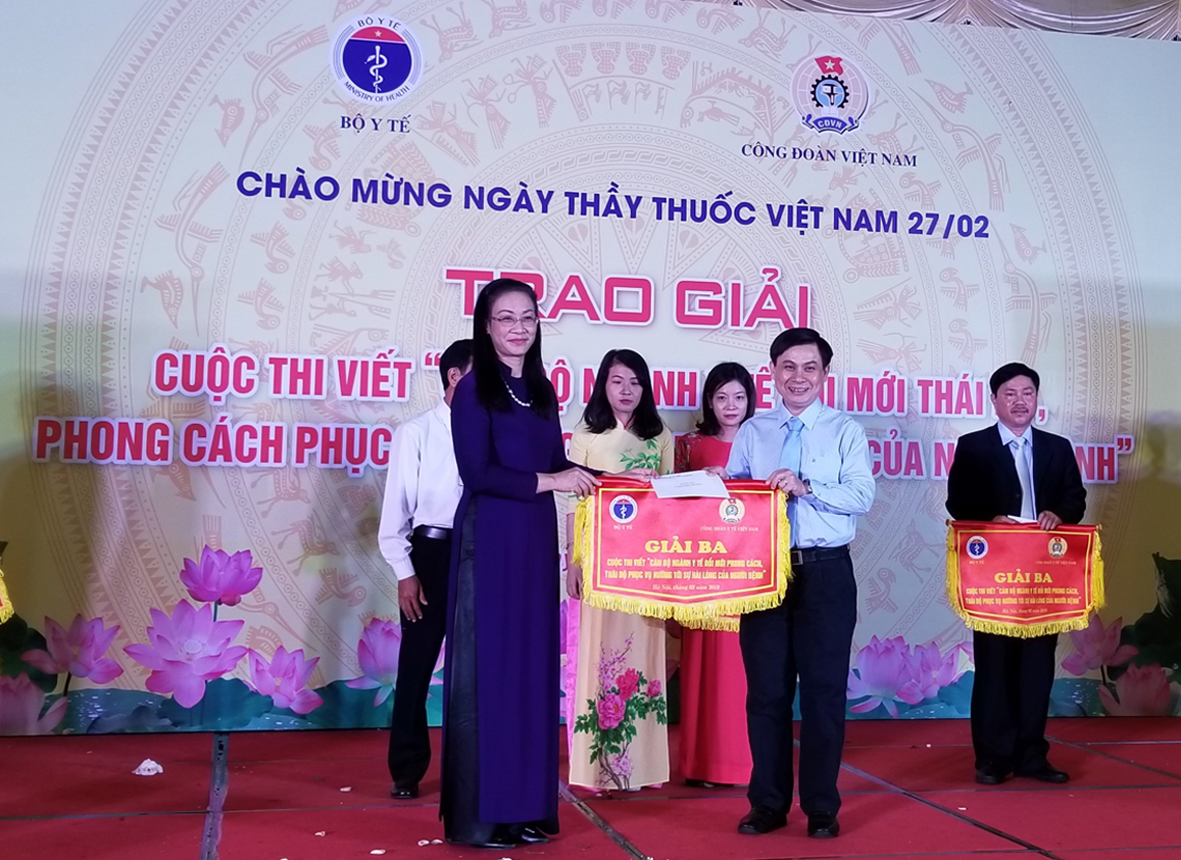 Bệnh viện Chợ Rẫy đạt giải Ba cuộc thi:  “Cán bộ ngành Y tế đổi mới thái độ, phong cách phục vụ, hướng tới sự hài lòng của người bệnh”