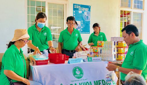 Bệnh viện Chợ Rẫy khám bệnh, phát thuốc miễn phí cho người nghèo tại Bến Tre